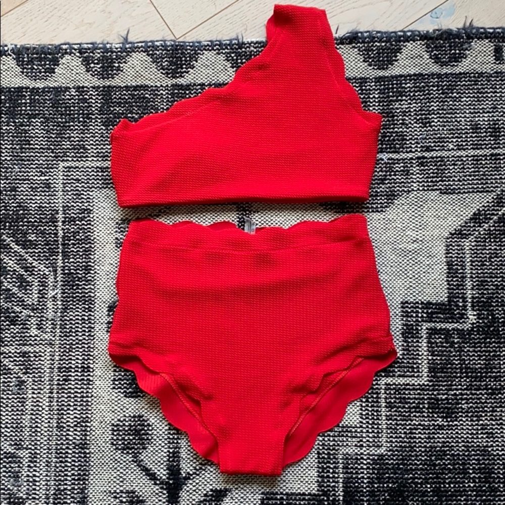 AMAZON SCALLOPED SWIMSUIT